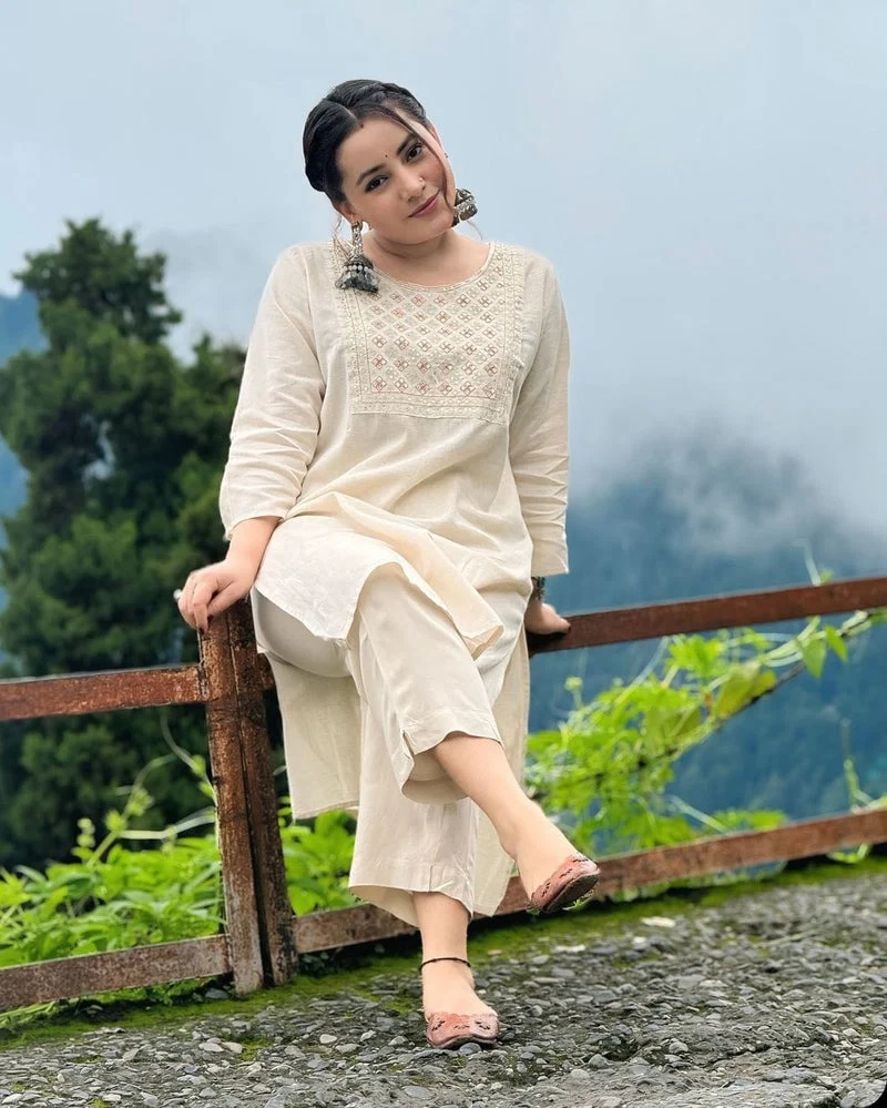 Off White Embroidered Cotton Kurta Pant Set | Women's Collection